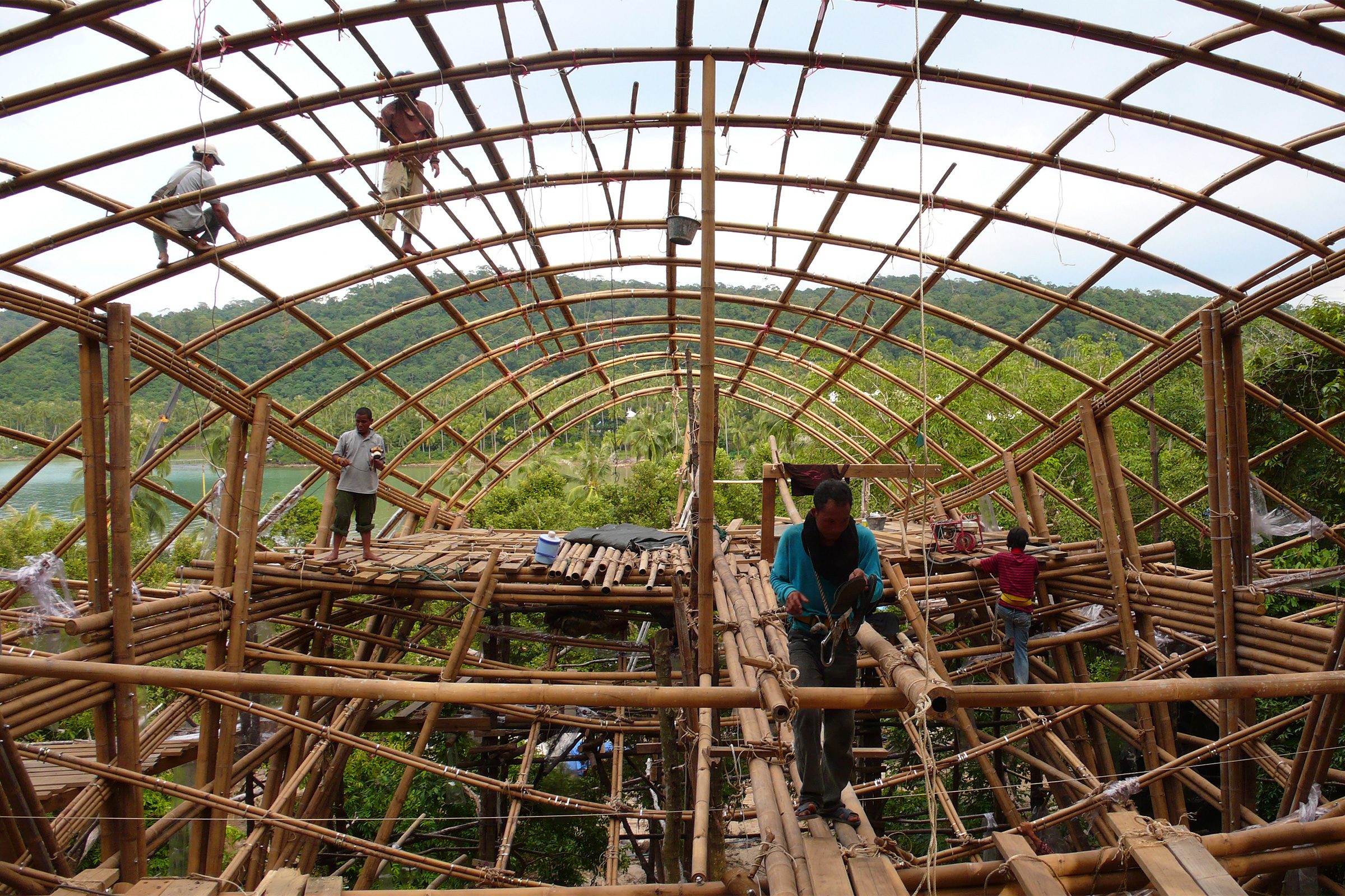 bamboo structure by atelier nomadic